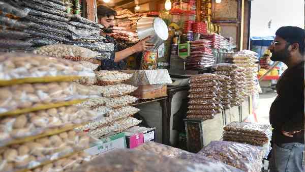 GST दर में बदलाव: 18 जुलाई से ये सारी जरूरी चीजें हो जाएंगी महंगी