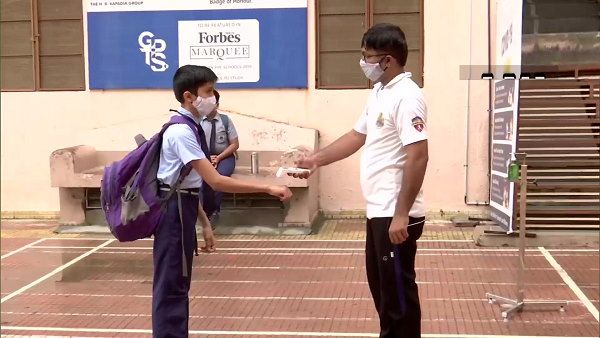 पंजाब के स्कूलों में मोबाइल पर रोक, बच्चों के पास GPS वाले स्मार्ट बैग, अब परिजनों की चिंता होगी दूर