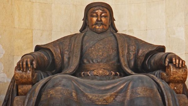 खोजा गया 4 करोड़ लोगों को मारने वाले चंगेज खान के पोते का महल, खुदाई में मिला रहस्यमयी स्वास्तिक