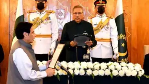 पाकिस्तान में अजब राजनीति जारी, राज्यपाल के इनकार के बाद मुख्यमंत्री को राष्ट्रपति ने दिलाई शपथ