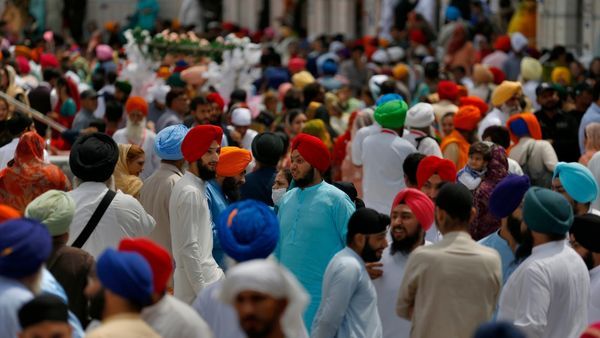 सिखों का अपमान क्यों? कनाडा के टोरंटो में दाढ़ी पर बवाल, 100 सिखों को नौकरी से निकाला गया