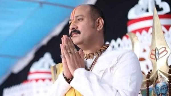 काली पोस्टर विवाद, कथावाचक प्रदीप मिश्रा ने कही ये बड़ी बात
