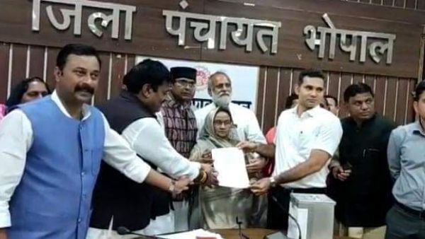 भोपाल जिला पंचायत अध्यक्ष की कुर्सी पर भाजपा का कब्जा, रामकुंवर गुर्जर ने रश्मि भार्गव को दी मात