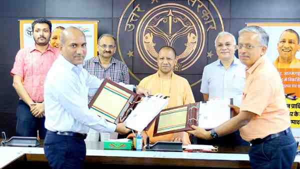 पांच एयरपोर्ट का संचालन करेंगे एएआई, सीएम योगी ने साइन किया एमओयू