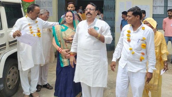 Damoh: हर‍िद्वार में गंगा उठाकर भी पलटे पार्षद! पथर‍िया में कांग्रेस का नगर पाल‍िका अध्‍यक्ष बनवा द‍िया