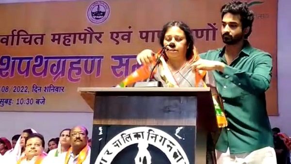 MP: शुभ मुहूर्त के कारण एक द‍िन टाला गया था महापौर का शपथ ग्रहण, अभ‍िजीत मुहूर्त में ली शपथ