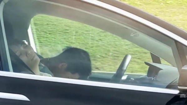 Wonder Car! हाईवे पर चलती कार में ड्राइवर हुआ अचेत, 25 किमी तक चली गई गाड़ी, नहीं आई खरोंच