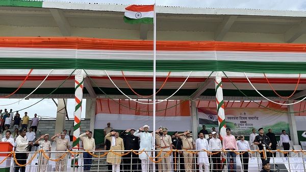 हरियाणा: डिप्टी सीएम दुष्यंत चौटाला ने बहादुरगढ़ में किया ध्वजारोहण