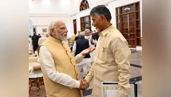 PM मोदी और TDP सुप्रीमो चंद्रबाबू नायडू की लंबे समय बाद हुई मुलाकात