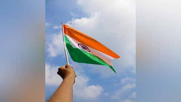 लखनऊ के बांग्ला बाजार में तिरंगा यात्रा के दौरान पथराव, पुलिस फोर्स तैनात