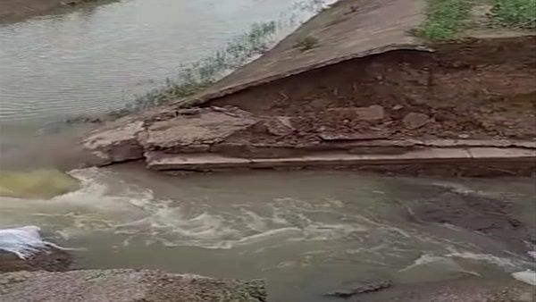 Tikamgarh: देश की पहली नदी-तालाब जोड़ो नहर भी बह गई, ब्लैक लिस्टेड कंपनी सारथी कंस्ट्रक्शन ने ही बनाई थी