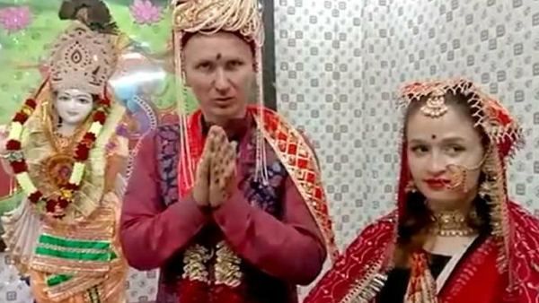 यूक्रेन में जमाई बनेगा रूसी शख्स, छोड़ी नागरिकता, भारत में गर्लफ्रेंड से जोड़ा '7 जन्मों का रिश्ता'