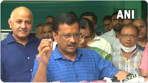 'ये अब अन्ना हजारे के कंधे पर बंदूक रख के चला रहे हैं', लिकर पॉलिसी पर अरविंद केजरीवाल ने BJP पर साधा निशाना