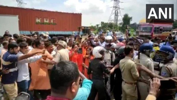 आसनसोल उपचुनाव: BJP-TMC समर्थकों के बीच झड़प, विधायक ने लगाया धांधली का आरोप