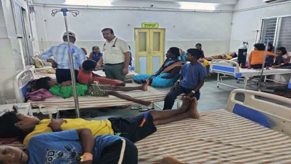 बलरामपुर: आवासीय विद्यालय के 110 बच्चे अचानक बीमार, अस्पताल में कराया गया भर्ती, परिजनो ने लगाया आरोप