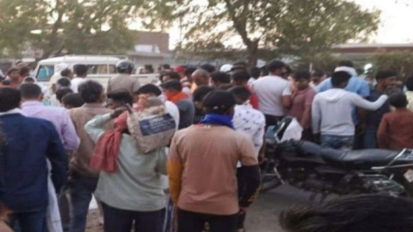 Road Accident in Basti : अयोध्या से लौट रहे श्रद्धालुओं की पिकअप बस से टकराई, 20 घायल