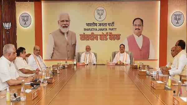 BJP Sansadiya Board: BJP में बड़ा उलटफेर, क्या है नई लिस्ट का संकेत ? समझिए