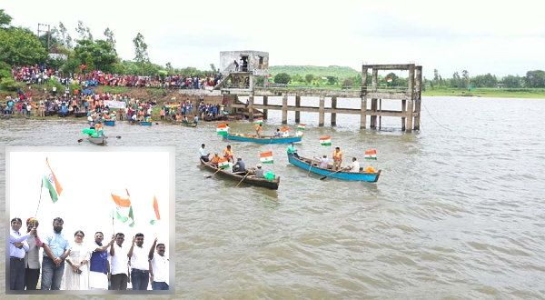 गुजरात: पहली बार यहां हुआ तिरंगा-नौकाओं का मुकाबला, जल में दी ध्‍वज को सलामी