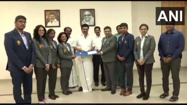 Chess Olympiad 2022: तमिलनाडु के सीएम MK स्टालिन ने कांस्य पदक विजेता टीमों को दिए 1 करोड़
