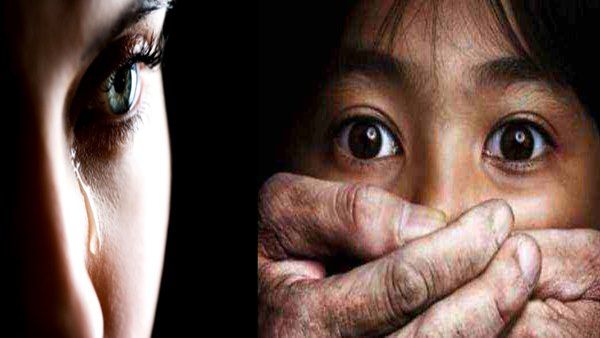 वो सब जगह टच करते हैं, प्राइवेट पार्ट भी....फिर माइनर स्टूडेंट का वीडियो हो गया वायरल