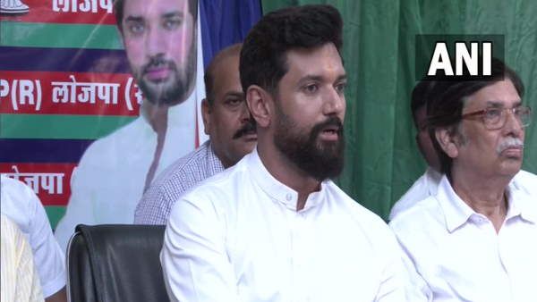 नीतीश के इस्तीफे के बाद चिराग पासवान की मांग, बिहार में लगे राष्ट्रपति शासन और फिर से हो चुनाव