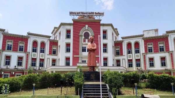 Durg: CSVTU की बढ़ी मुश्किलें, भूमि हस्तांतरण के बाद भी नहीं मिला UGC का ग्रांट, PhD की सीटें हुई कम