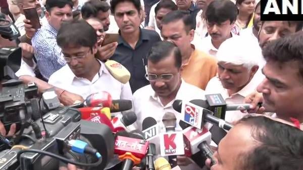 राजघाट पहुंचे अरविंद केजरीवाल का BJP पर हमला, कहा- हम मरेंगे लेकिन जनता के साथ दगा नहीं करेंगे
