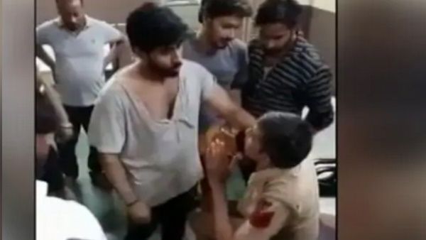 दिल्ली पुलिस कॉन्‍सटेबल की पुलिस स्टेशन के अंदर घुसकर लोगों ने की जमकर पिटाई, वीडियो वायरल 