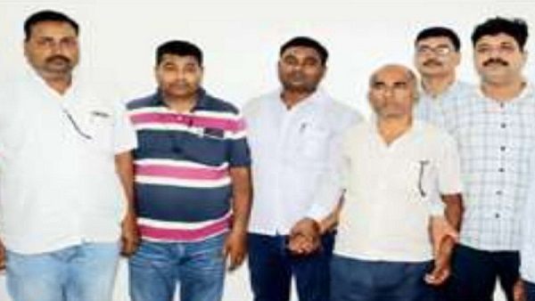 देवरिया: पांच हजार की रिश्वत लेते लेखपाल रंगेहाथ गिरफ्तार