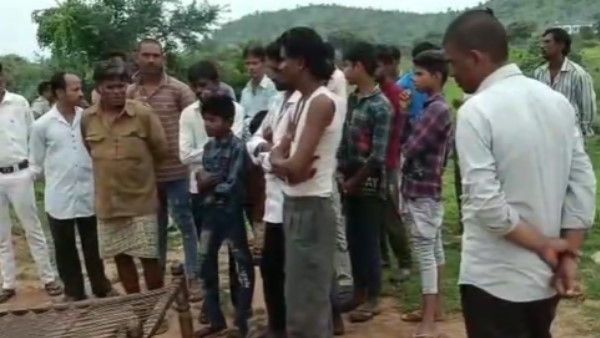 हॉस्‍टल से घर लौटी 10वीं की स्‍टूडेंट ने तलवार से काटा भतीजी का सिर, रात को माता की पूजा के दौरान हत्‍या