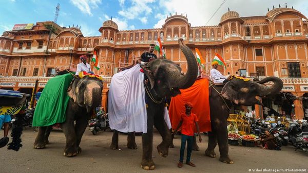 75 साल में भारतः धर्मनिरपेक्षता से हिंदू राष्ट्रवाद की ओर