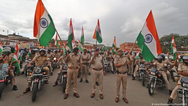 आजादी के 75 सालों बाद भी बरकरार है पुलिस में 'अर्दली' रखने की प्रथा