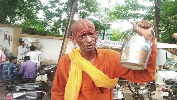 Sagar: डिजिटल झुनझुन बाबा, पेटीएम पर भिक्षाम देही, हेलिकाॅप्टर खरीदने के लिए मांगते हैं भीख