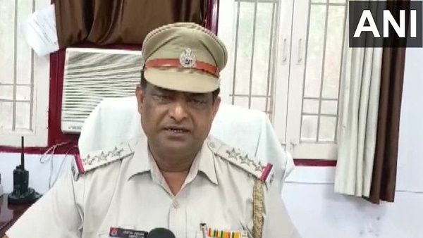 शख्स ने नींद में खलल डालने पर अपने डेढ़ साल के बच्‍चे की कर दी हत्‍या, हुआ फरार