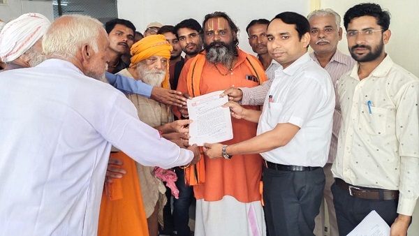 MP: आसाराम के साधकों पर अष्टधातु की मूर्ती चुराने का आरोप, मंदिर, जमीन और गोशाला पर कब्जा किया