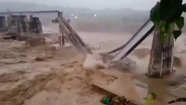 हिमाचल प्रदेश में बाढ़ और भूस्खलन से 22 लोगों की मौत, सीएम ने की समीक्षा बैठक