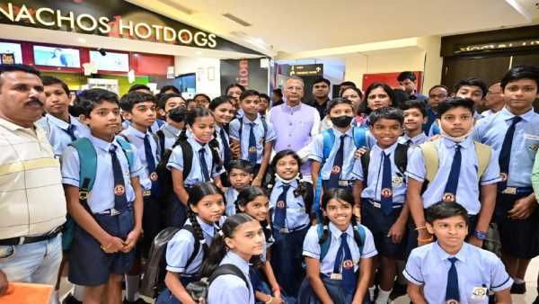 DURG : गृहमंत्री ने स्कूली बच्चों संग देखी फिल्म 