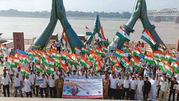 ऑनलाइन करें बुकिंग, डाक विभाग आपके घर पहुंचाएगा तिरंगा