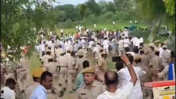 Rajasthan: जालौर में दलित छात्र का शव उठाने को लेकर पुलिस और प्रदर्शनकरियों में झड़प, पुलिस ने किया लाठचार्ज