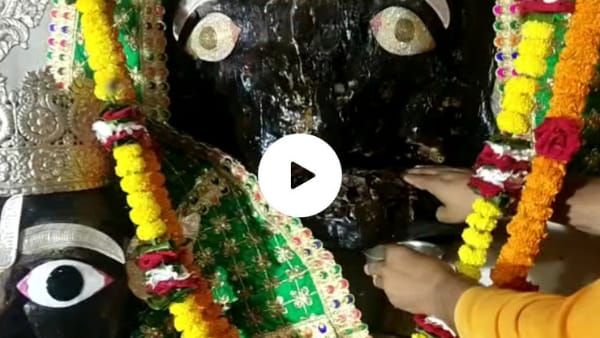 MP: चित्रकूट भगवान कामतानाथ की मूर्ति से निकली जलधारा, दर्शन के लिए उमड़े श्रद्धालु, देखें अद्भुत चमत्कार