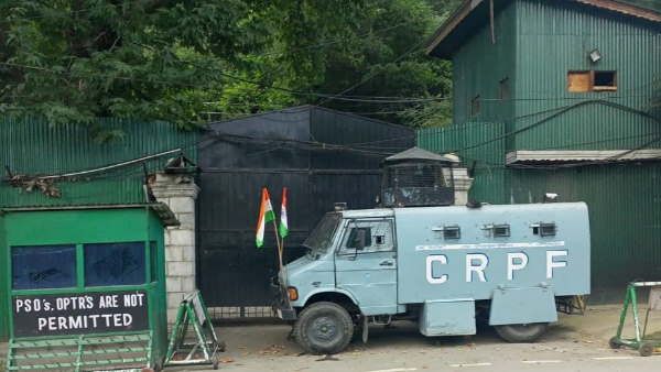 महबूबा मुफ्ती को फिर से किया गया नजरबंद, घर के मेन गेट पर लगा ताला और CRPF हुई तैनात