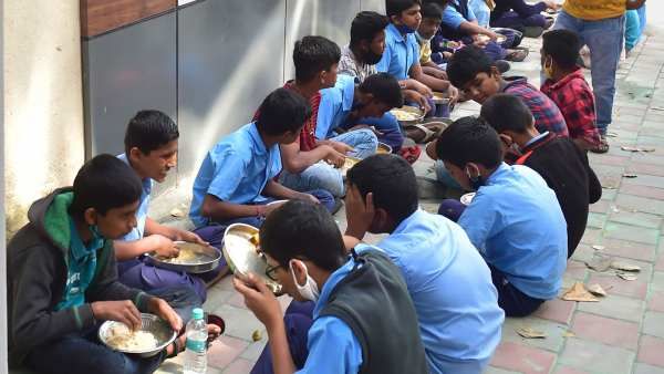 गुजरात के स्कूल में 'जातिवाद का जहर', मिड डे मील दलित ने पकाया, OBC छात्रों ने खाने से इनकार किया