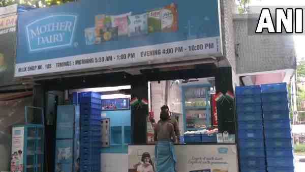 Milk Price Hike: आज से महंगा हुआ अमूल और मदर डेयरी का दूध, जानें प्रति लीटर कितना बढ़े दाम