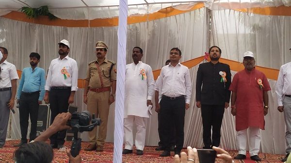 Independence Day: ईमानदारी व निष्ठा से अपने कर्तव्यों का देशहित में करें पालन-डीएम