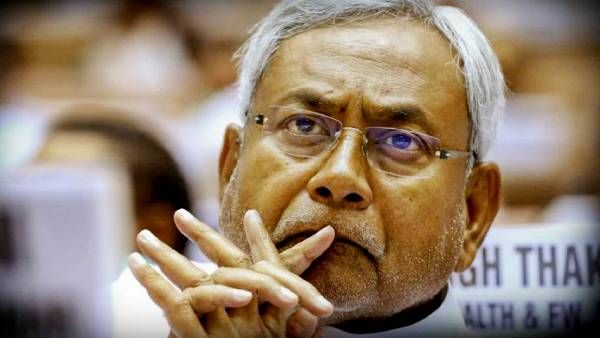 क्या बिहार में नीतीश कुमार लगातार अलोकप्रिय हो रहे हैं ?