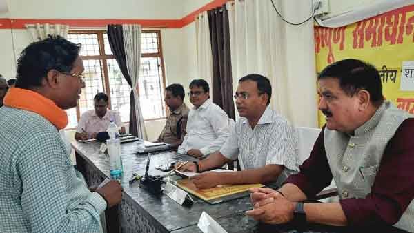 साहब! कनेक्‍शन नहीं है फिर भी आ रहा है बिजली बिल, तहसील दिवस पर लोगों की अजीबोगरीब फरियाद