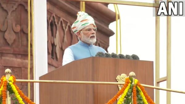 Independence Day 2022: लाल चौक पर प्रदर्शित किया गया 750 वर्ग फीट का तिरंगा