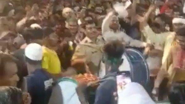ग्वालियर में मोहर्रम के जुलूस में टीआई को ढोल बजाना पड़ गया महंगा