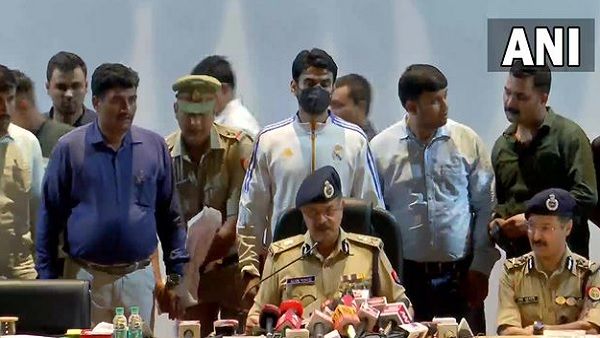 श्रीकांत त्यागी की गाड़ी पर 'विधायक' का स्टिकर, बोला- स्वामी प्रसाद मौर्य ने दिया था, पुलिस कर रही जांच