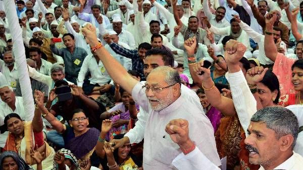 केंद्र सरकार के खिलाफ PM मोदी के भाई प्रह्लाद मोदी का हल्ला बोला, दिल्ली के जंतर-मंतर पर दिया धरना